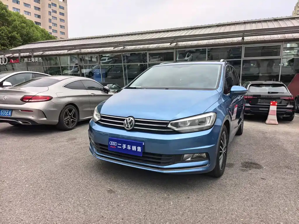 VOLKSWAGEN TOURAN 2016