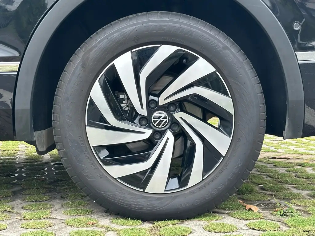 VOLKSWAGEN TIGUAN L 2024