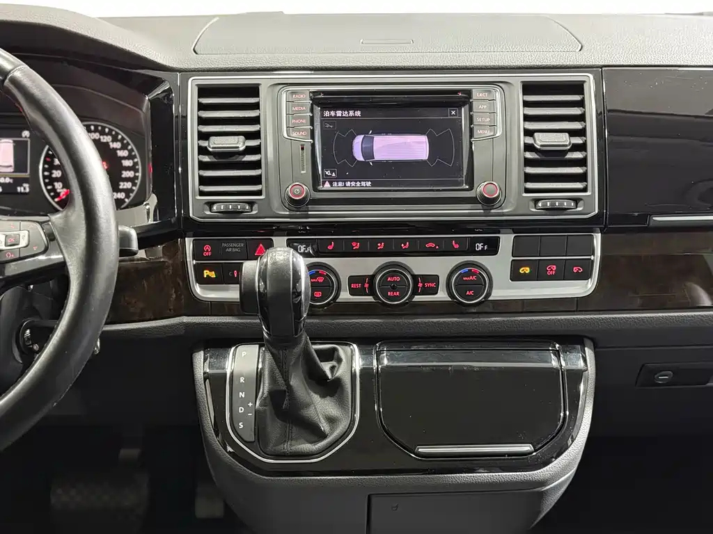 VOLKSWAGEN MULTIVAN 2018