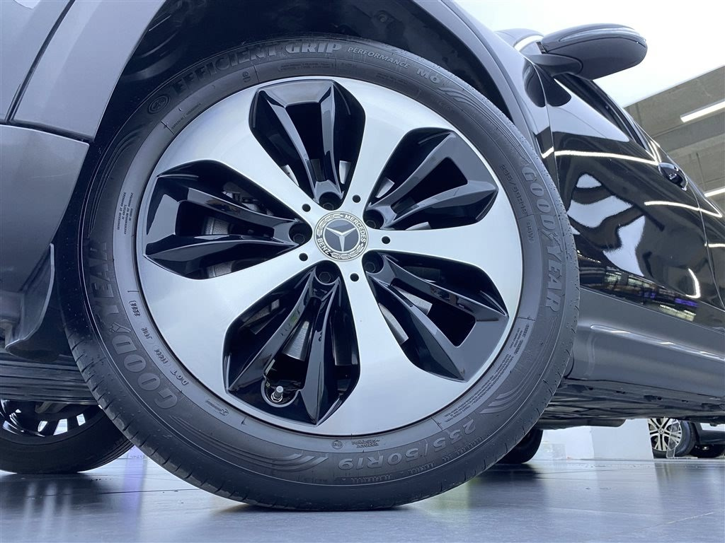 MERCEDES BENZ GLB 2023