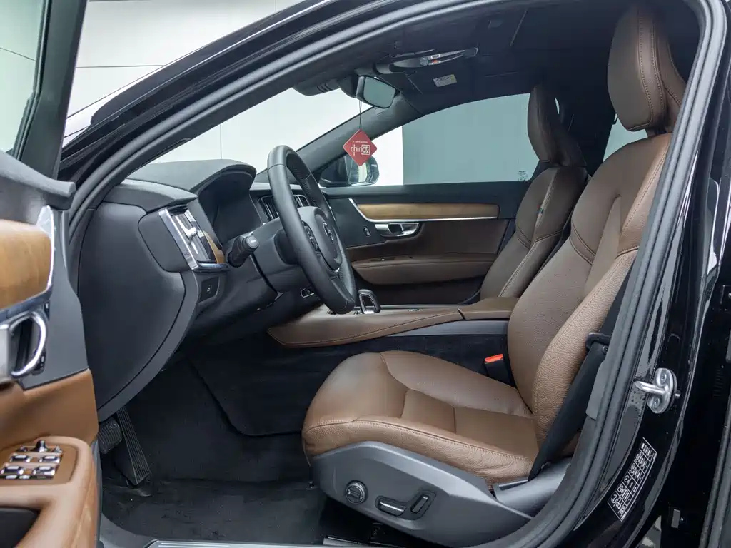 VOLVO S90 2023