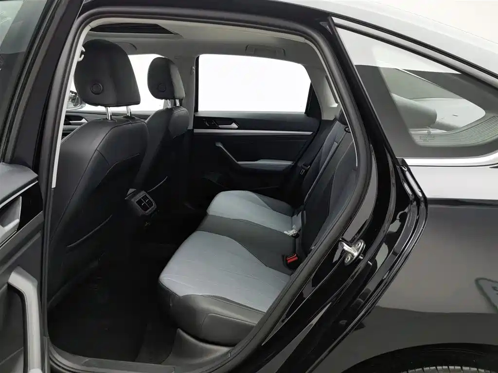 VOLKSWAGEN LAVIDA 2023
