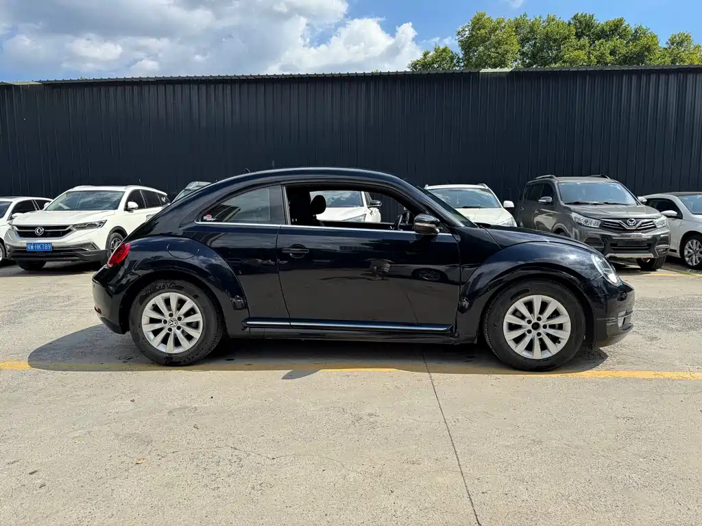 VOLKSWAGEN BEETLE 2014