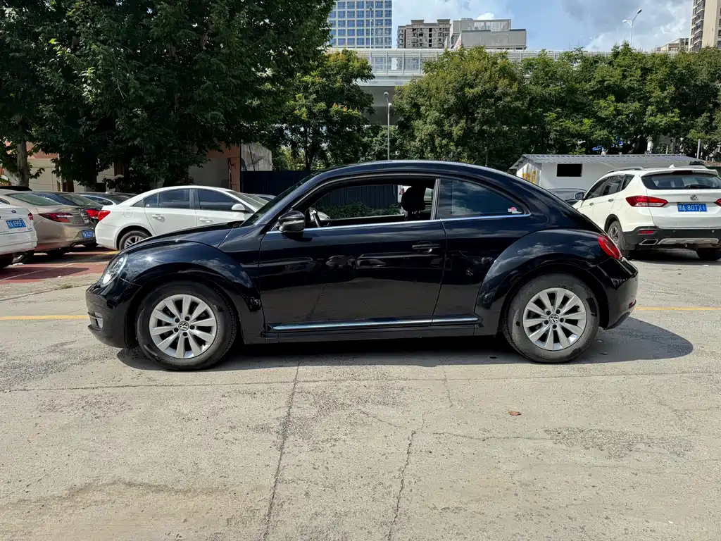 VOLKSWAGEN BEETLE 2014