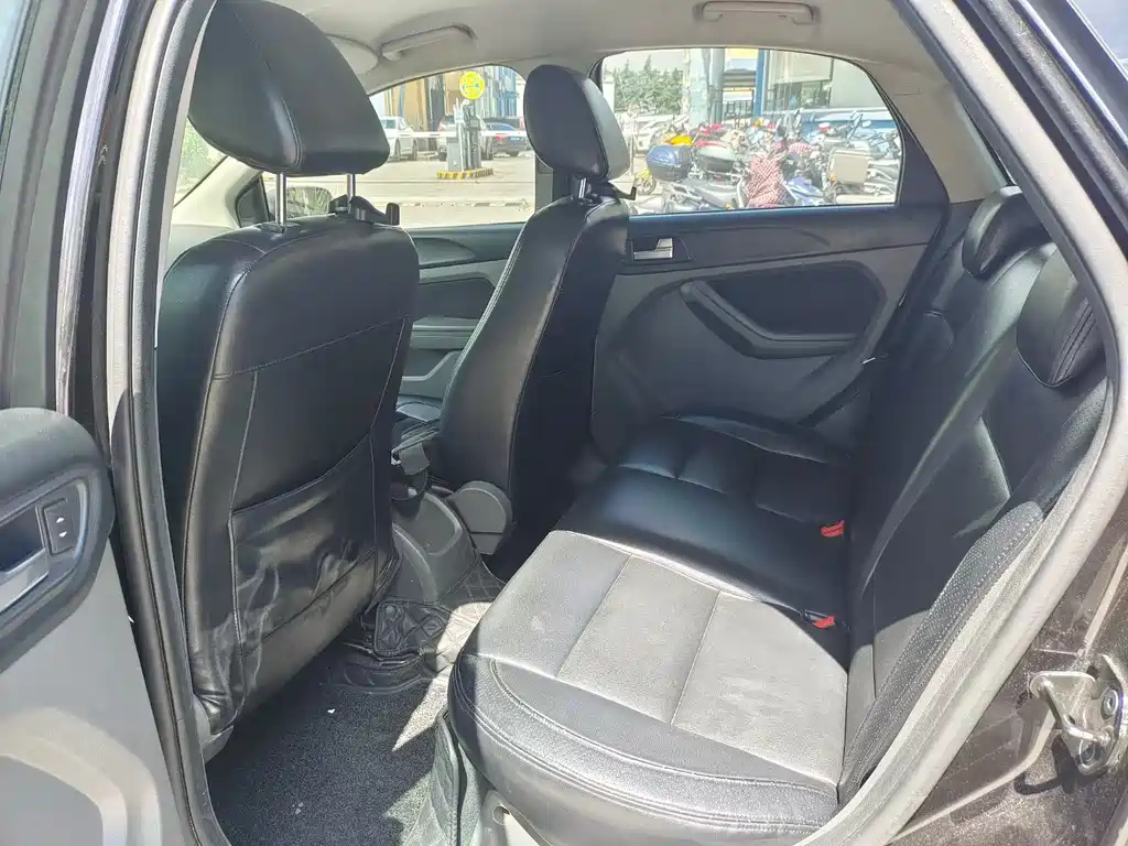FORD FOCUS 2010