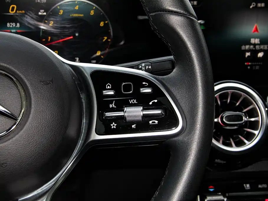 MERCEDES BENZ GLB 2023
