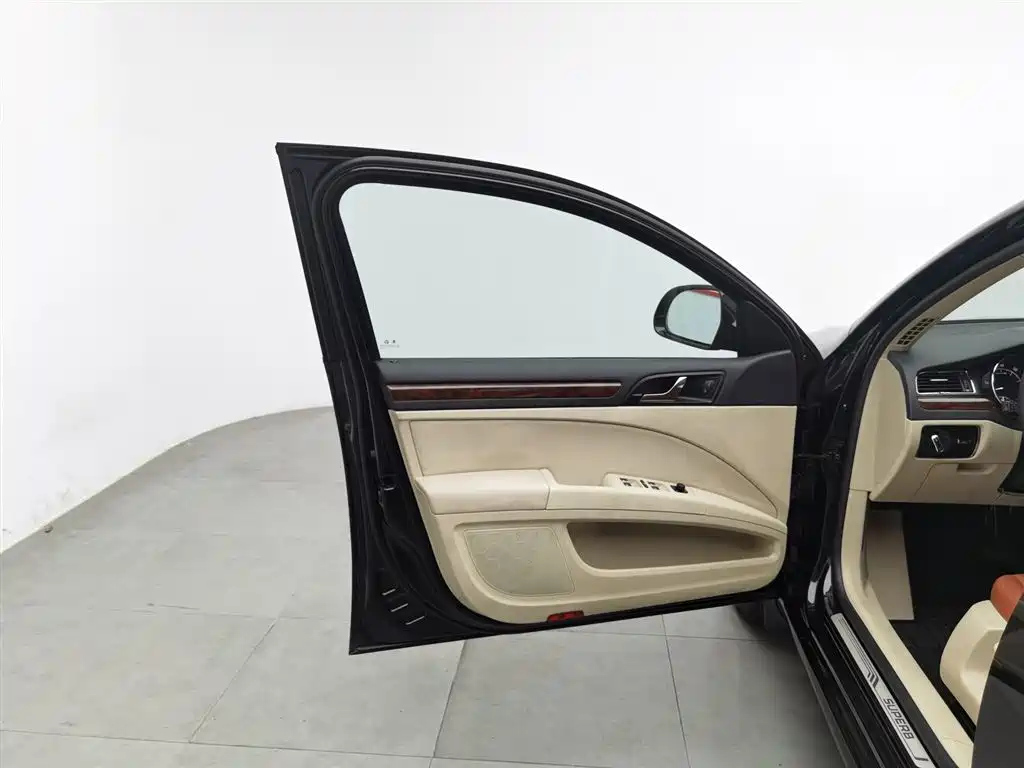 SKODA SUPERB 2013