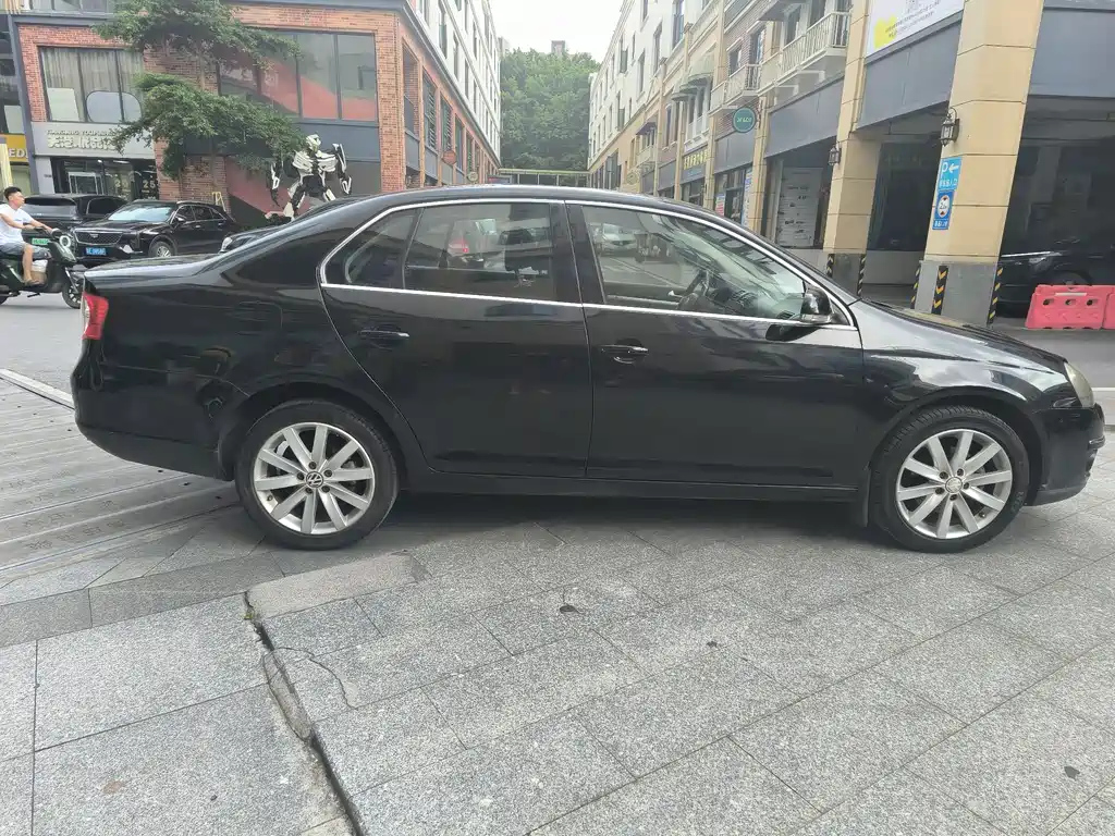 VOLKSWAGEN SAGITAR 2010