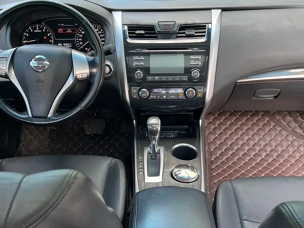 NISSAN TEANA 2015