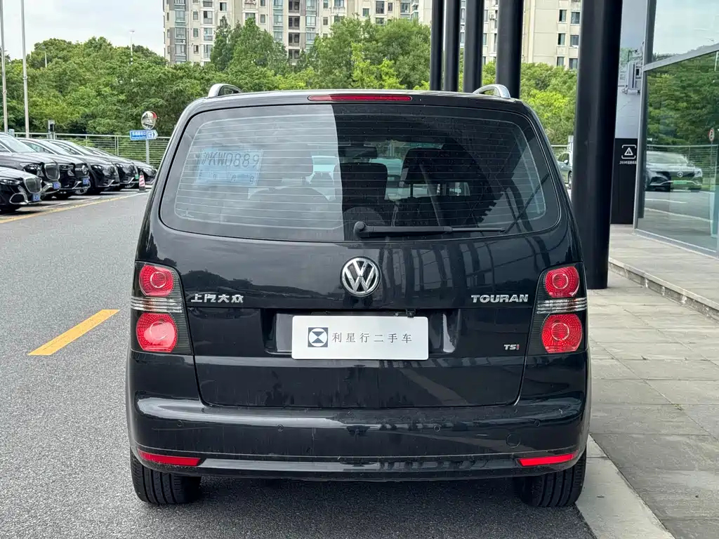 VOLKSWAGEN TOURAN 2015
