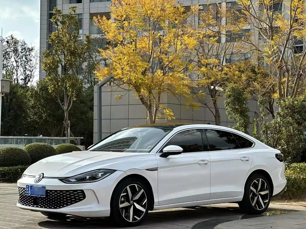 VOLKSWAGEN LAMANDO 2022