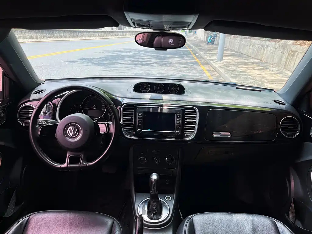 VOLKSWAGEN BEETLE 2013