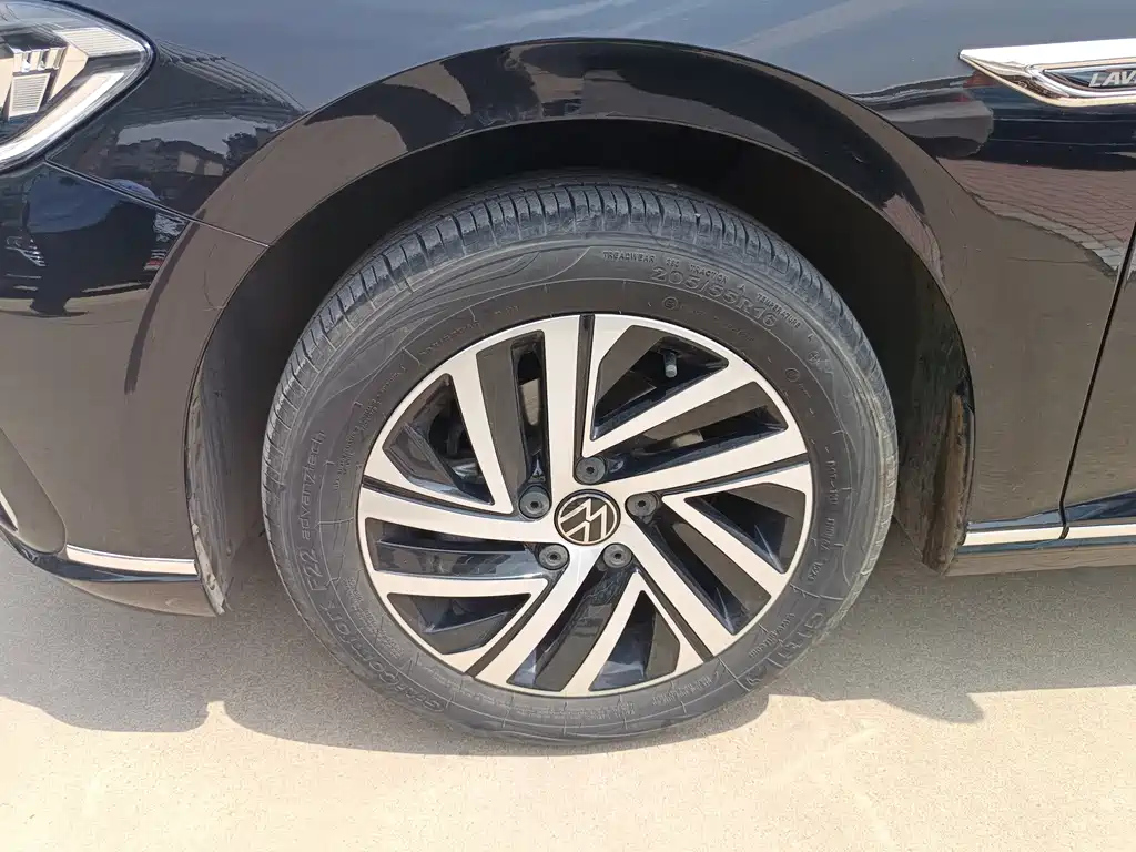 VOLKSWAGEN LAVIDA 2023
