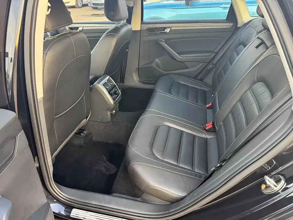 VOLKSWAGEN PASSAT 2017