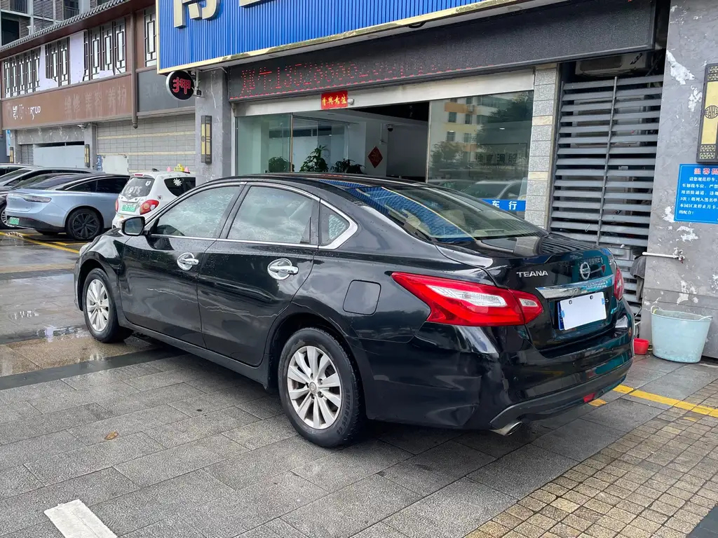 NISSAN TEANA 2016
