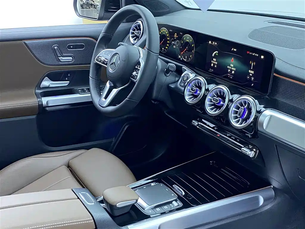 MERCEDES BENZ GLB 2023
