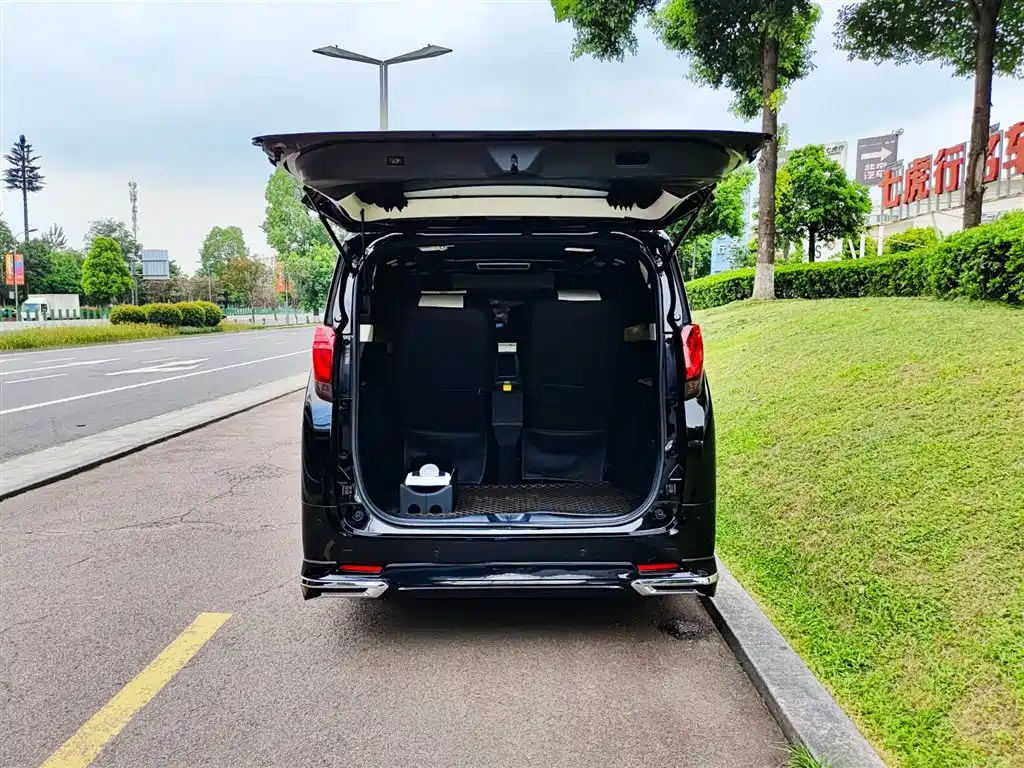 TOYOTA ALPHARD 2018