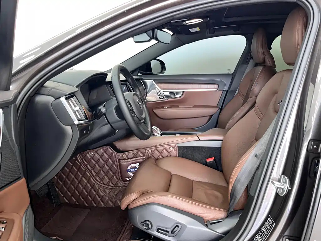 VOLVO S90 2023