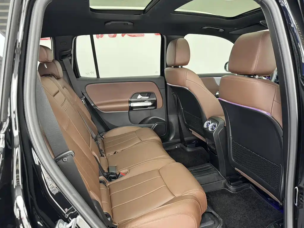 MERCEDES BENZ GLB 2024