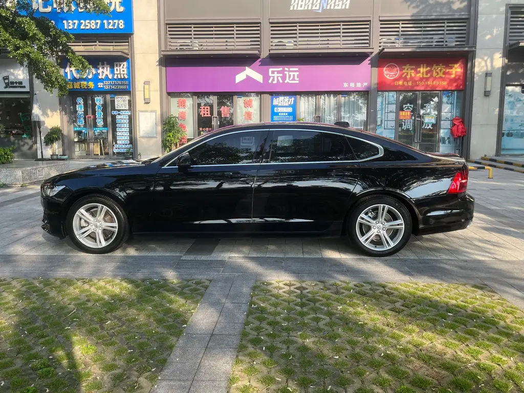 VOLVO S90 2017