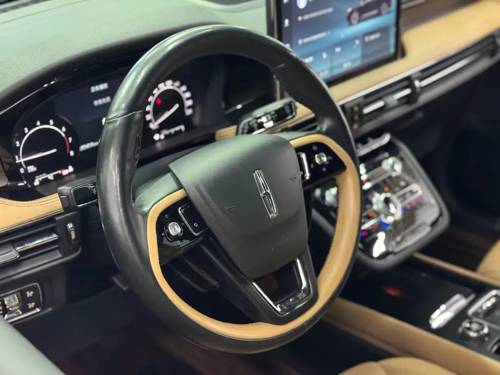 LINCOLN ADVENTURER 2020