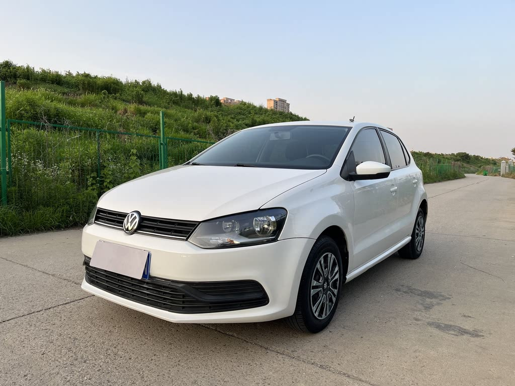 VOLKSWAGEN POLO 2016
