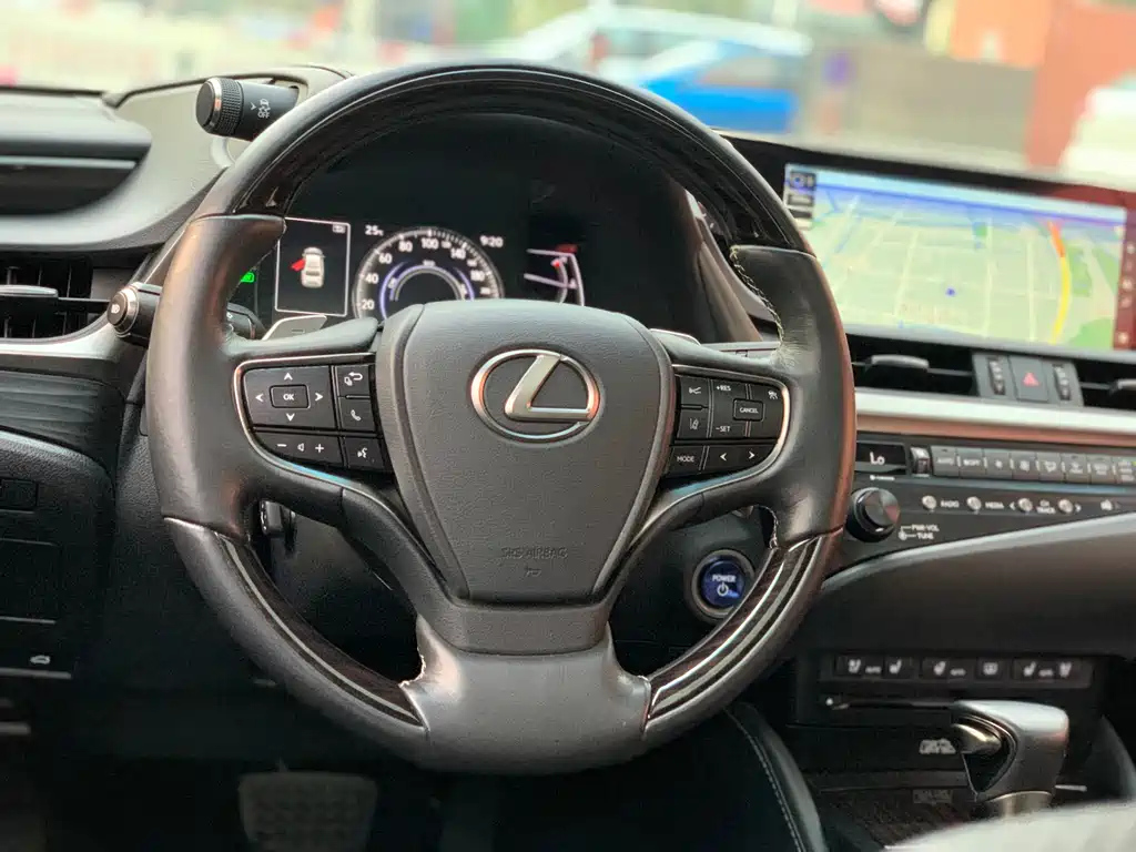 LEXUS ES 2018