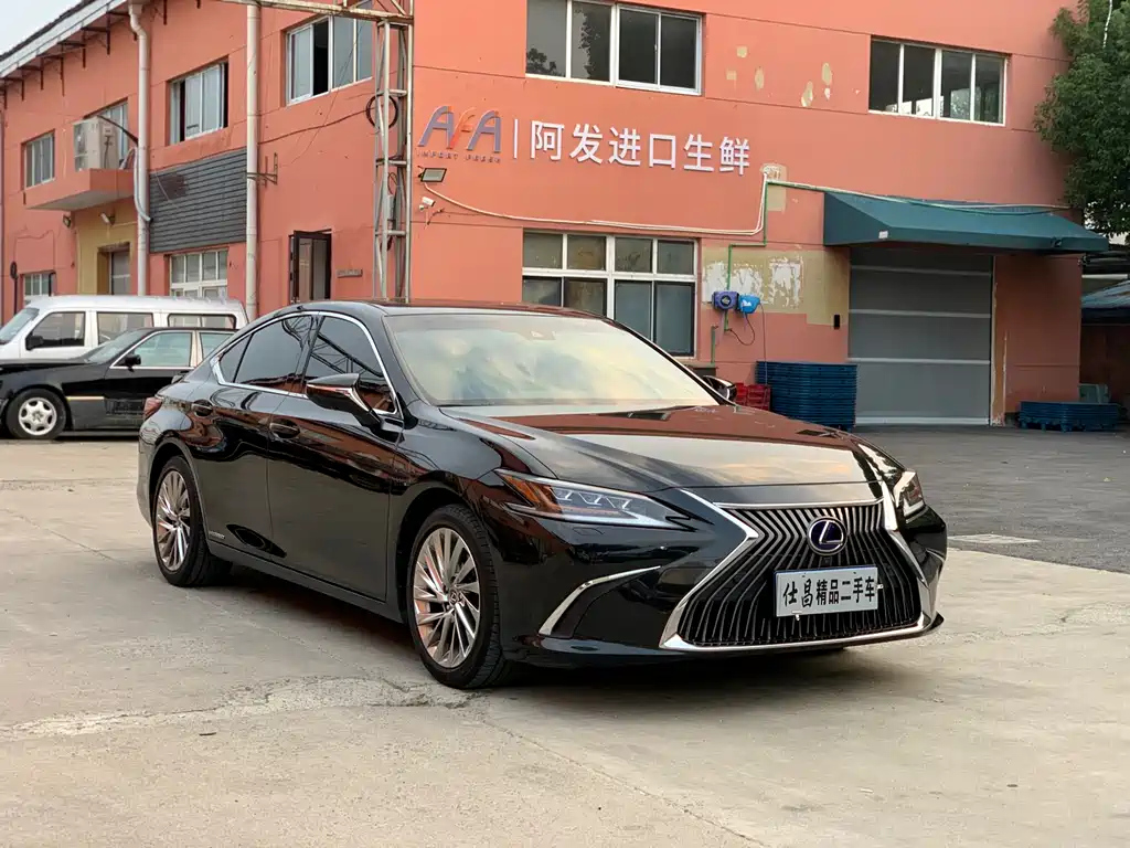 LEXUS ES 2018