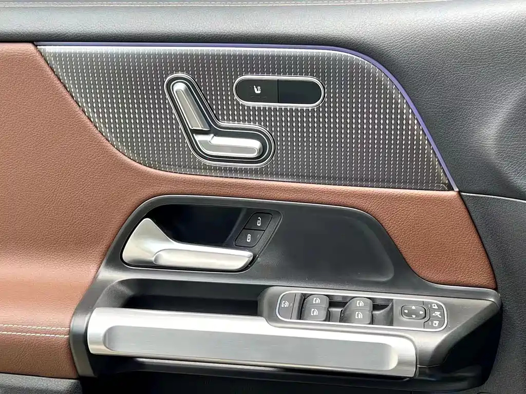 MERCEDES BENZ GLB 2023