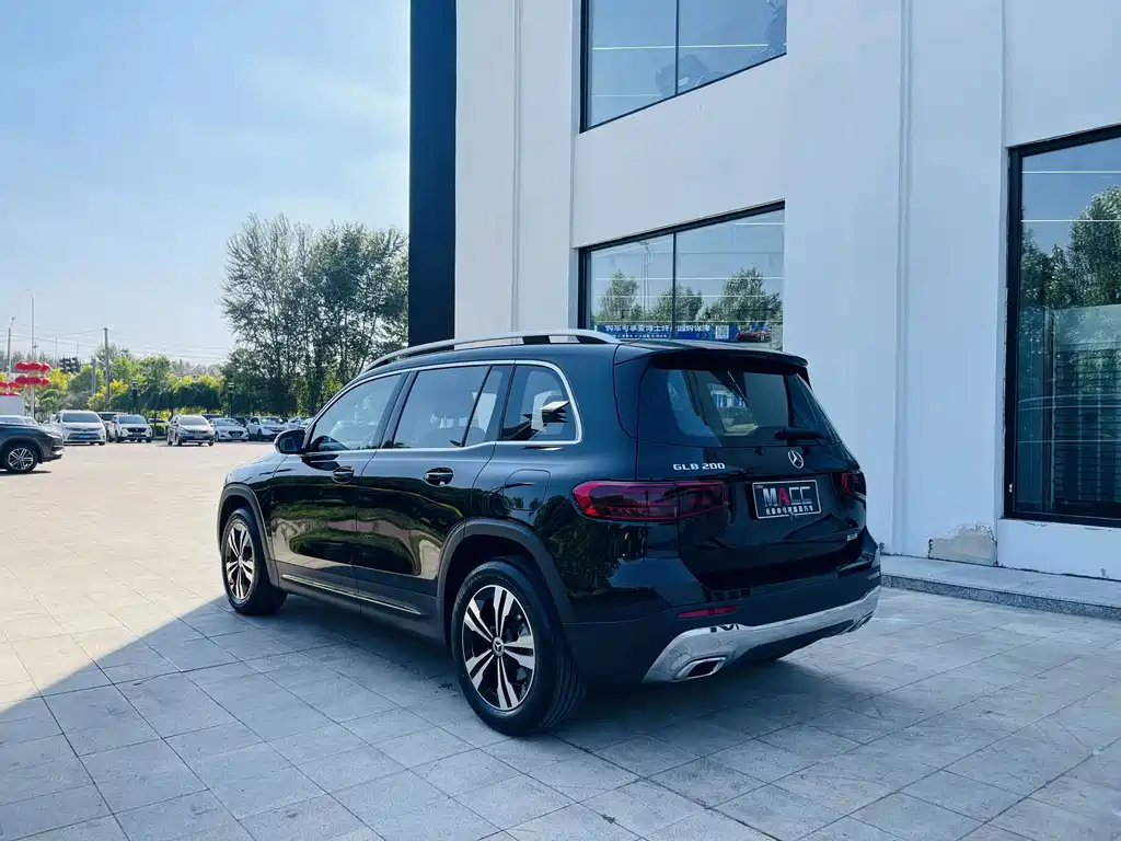 MERCEDES BENZ GLB 2024