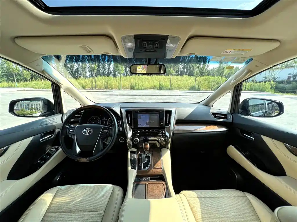 TOYOTA ALPHARD 2017