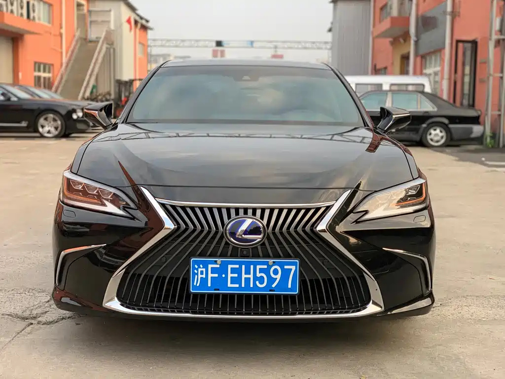 LEXUS ES 2018