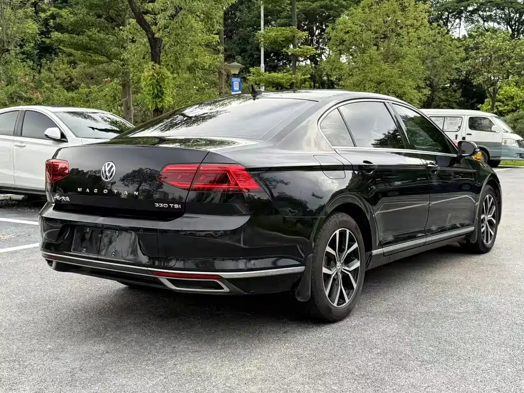 VOLKSWAGEN MAGOTAN 2020