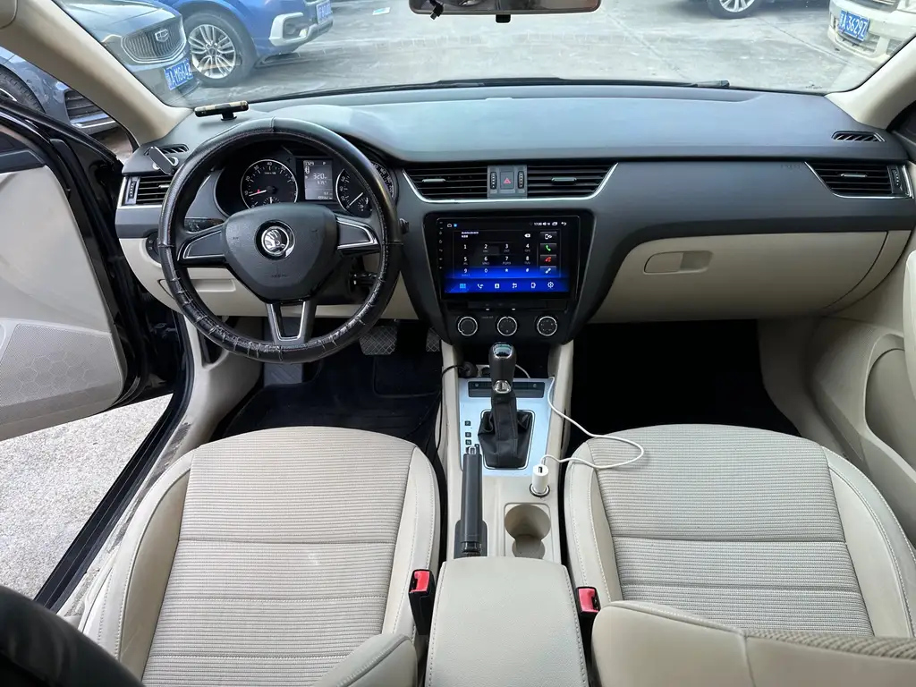 SKODA OCTAVIA 2017