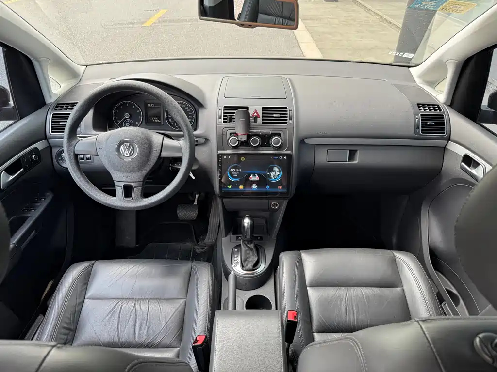 VOLKSWAGEN TOURAN 2015