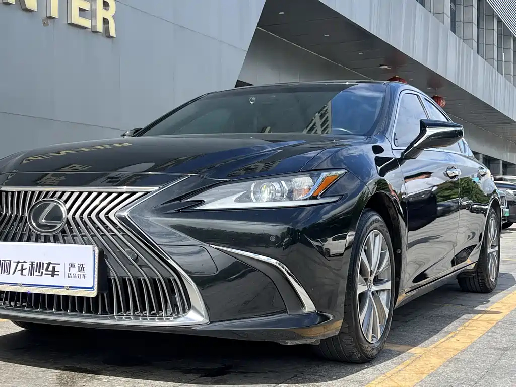 LEXUS ES 2020