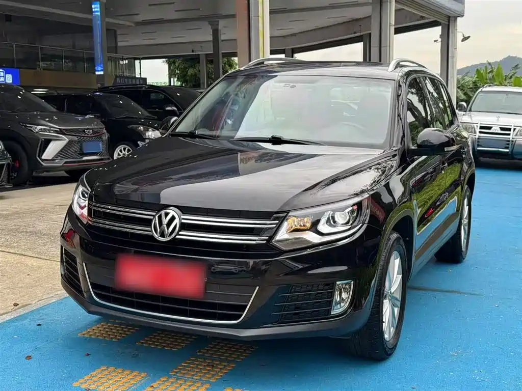 VOLKSWAGEN TIGUAN 2015