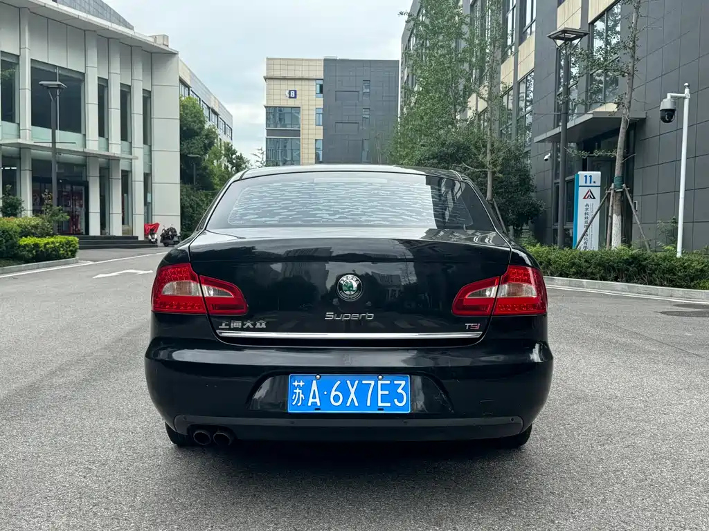 SKODA SUPERB 2012