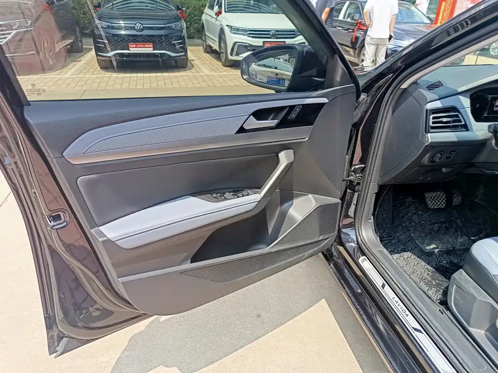 VOLKSWAGEN LAVIDA 2023