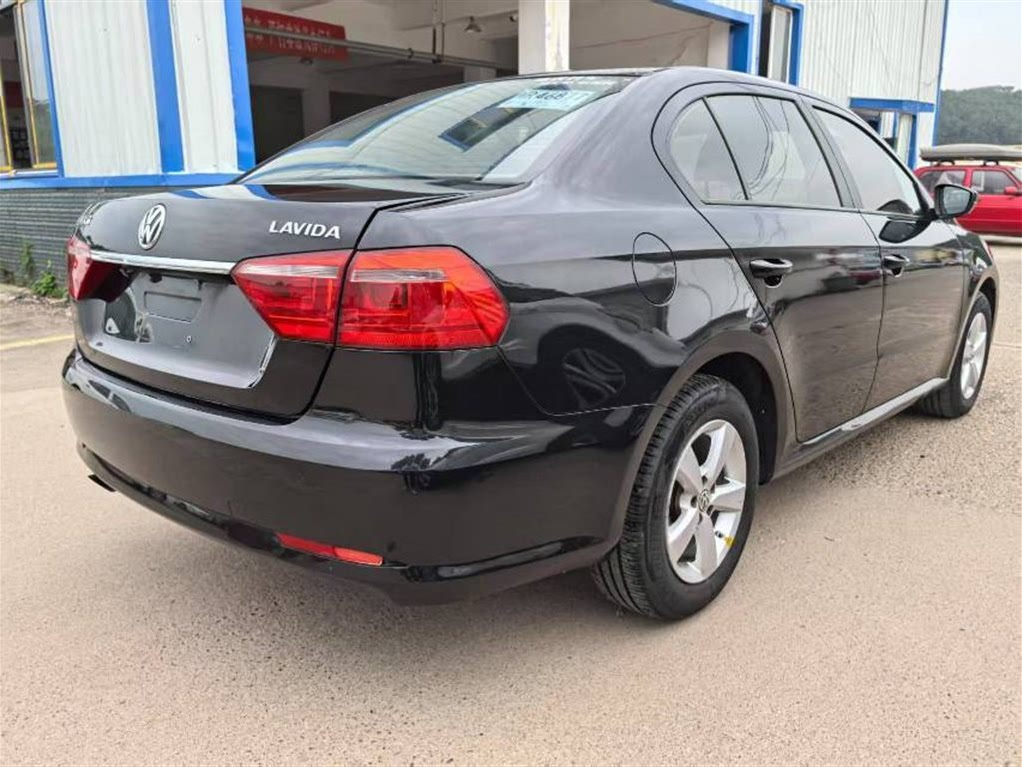 VOLKSWAGEN LAVIDA 2013