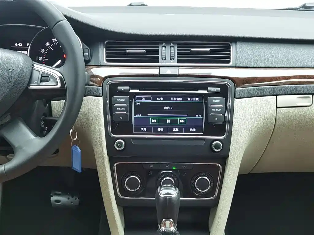 SKODA SUPERB 2013