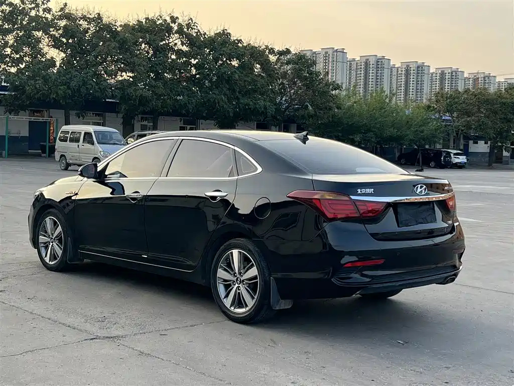 HYUNDAI MISTRA 2017