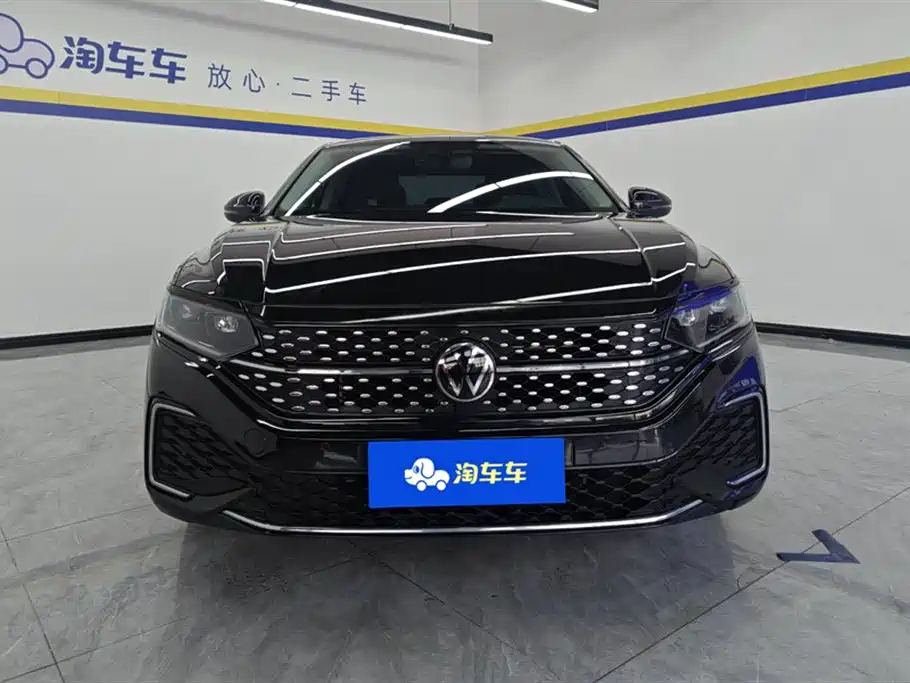 VOLKSWAGEN PASSAT 2023