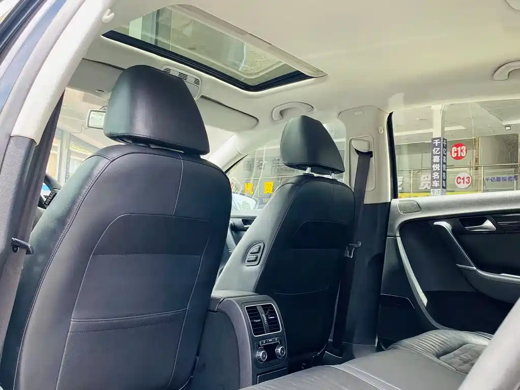 VOLKSWAGEN MAGOTAN 2012