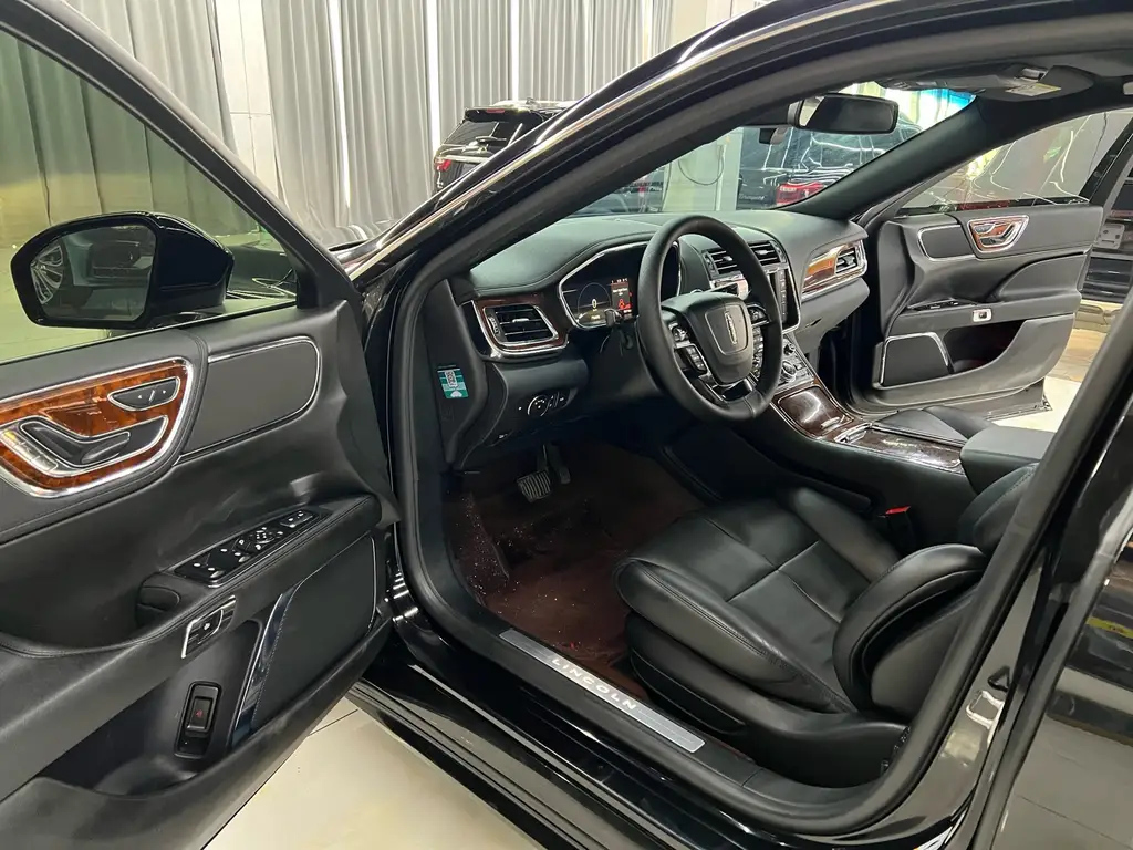 LINCOLN CONTINENTAL 2019