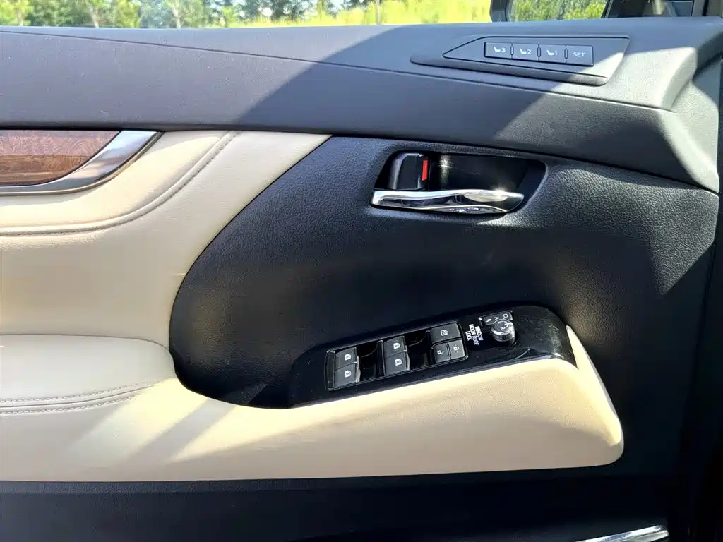 TOYOTA ALPHARD 2017