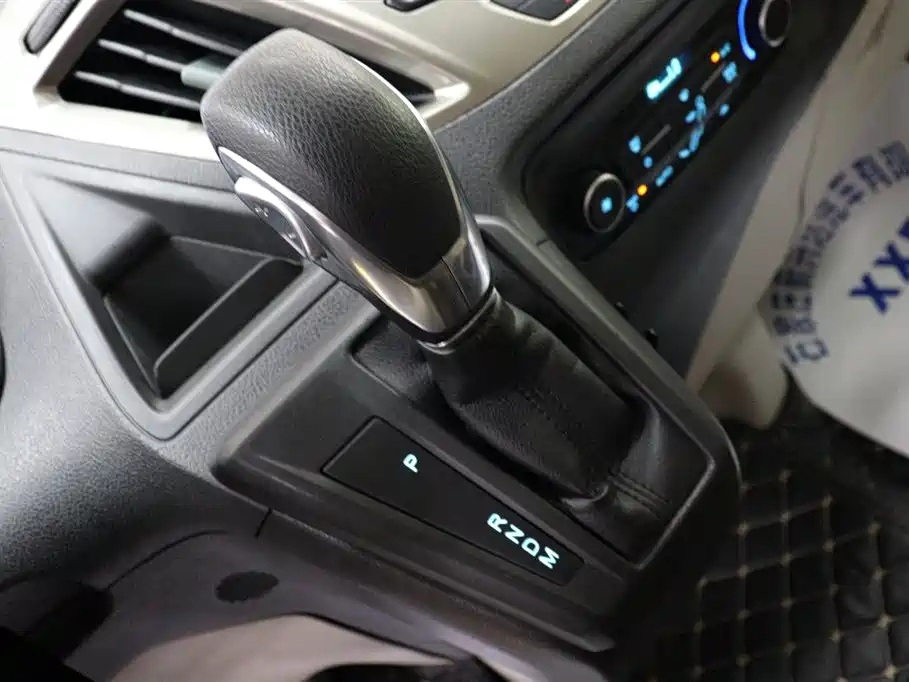 FORD TOUREO 2018