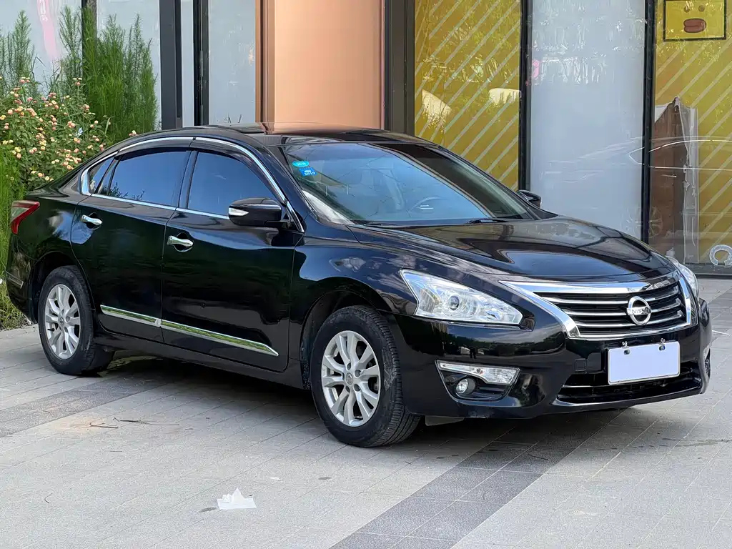 NISSAN TEANA 2015