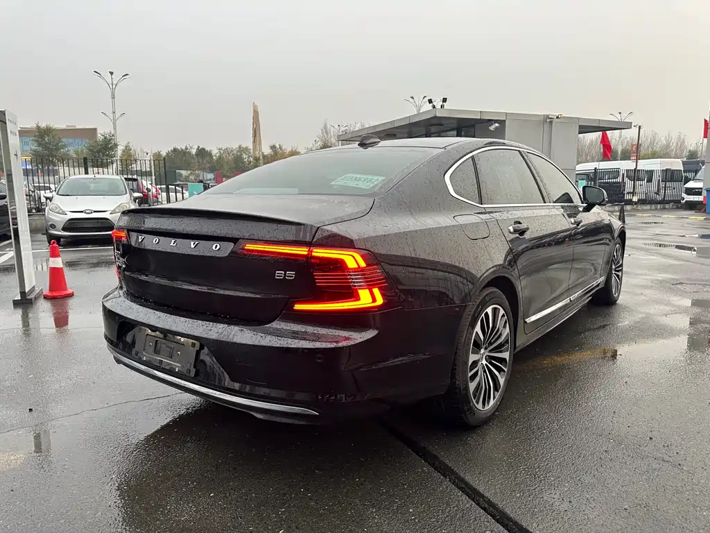 VOLVO S90 2022