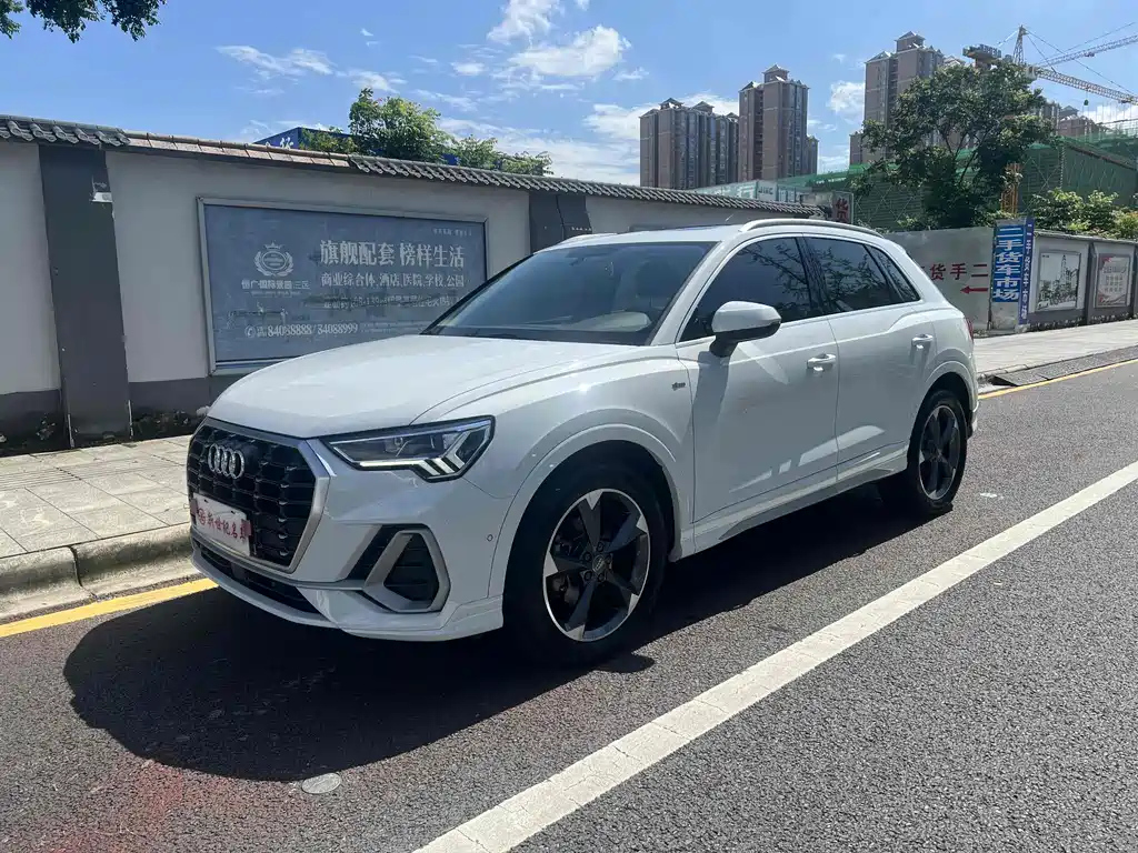 AUDI Q3 2021